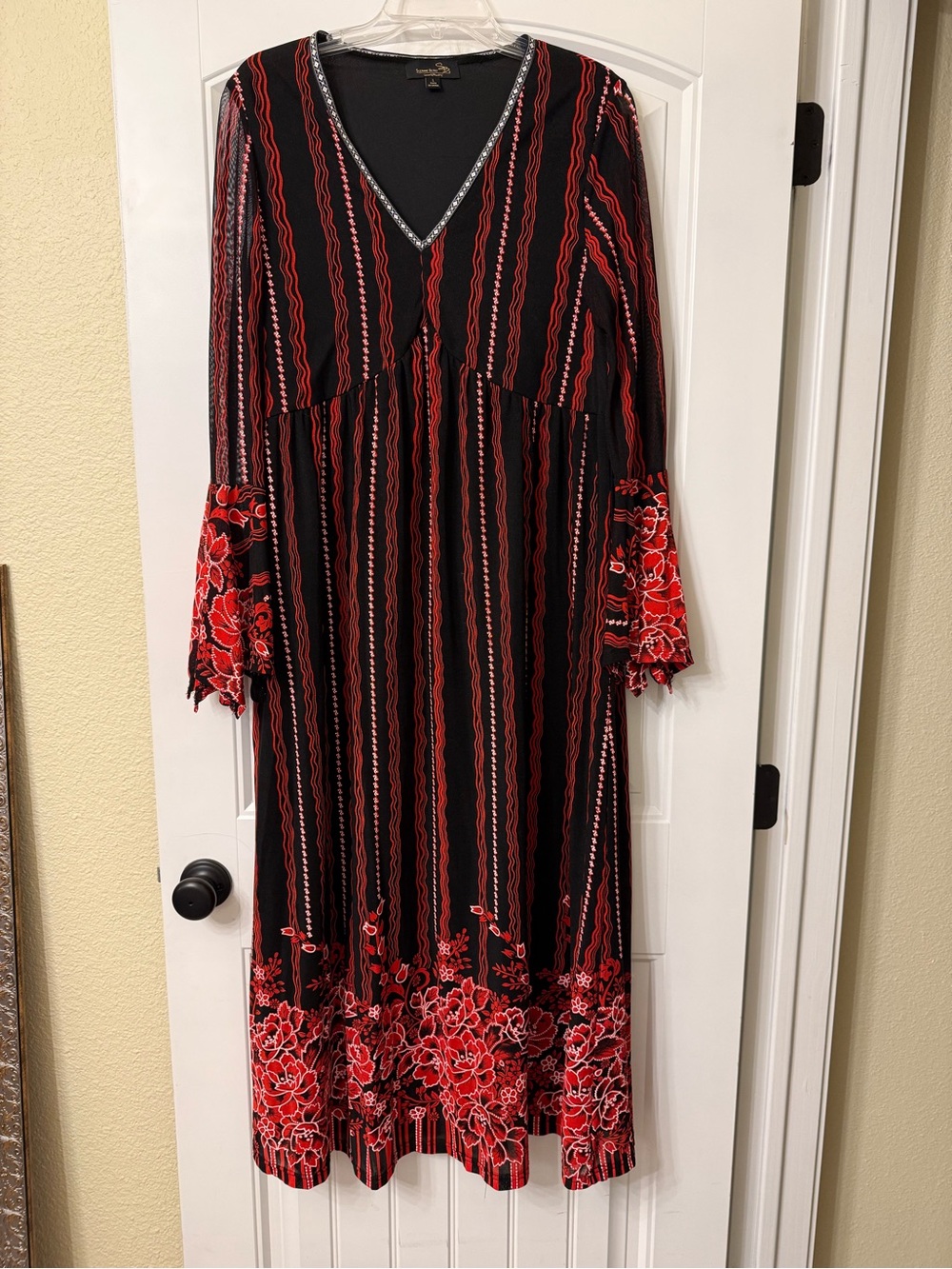 Suzanne Betro Black and Red Long Sleeve V-Neck Floral Stripe Dress